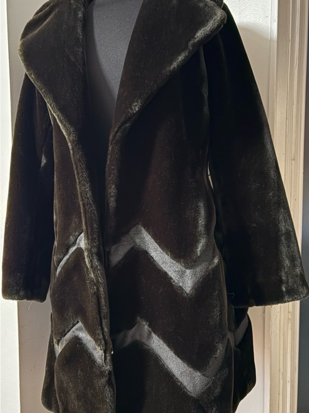 Women's BORGAZIA Vintage Black Faux Fur Coat - Elegant Winter Outerwear